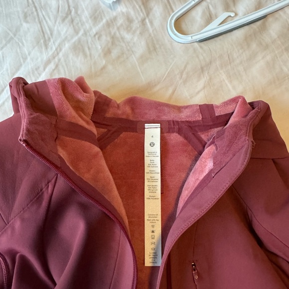 Lululemon cross chill jacket, size 4, mulled wine - Picture 4 of 7